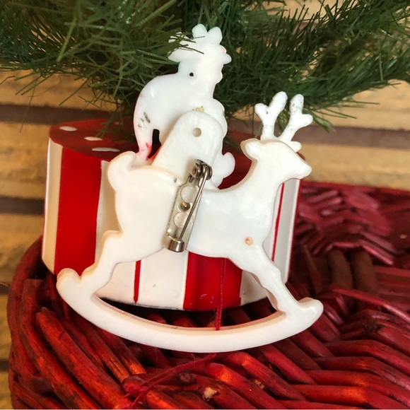 60's Santa Brooch - 60's Christmas Pin - Santa Pin -  Rudolph - Pull Brooch - Picture 6 of 12